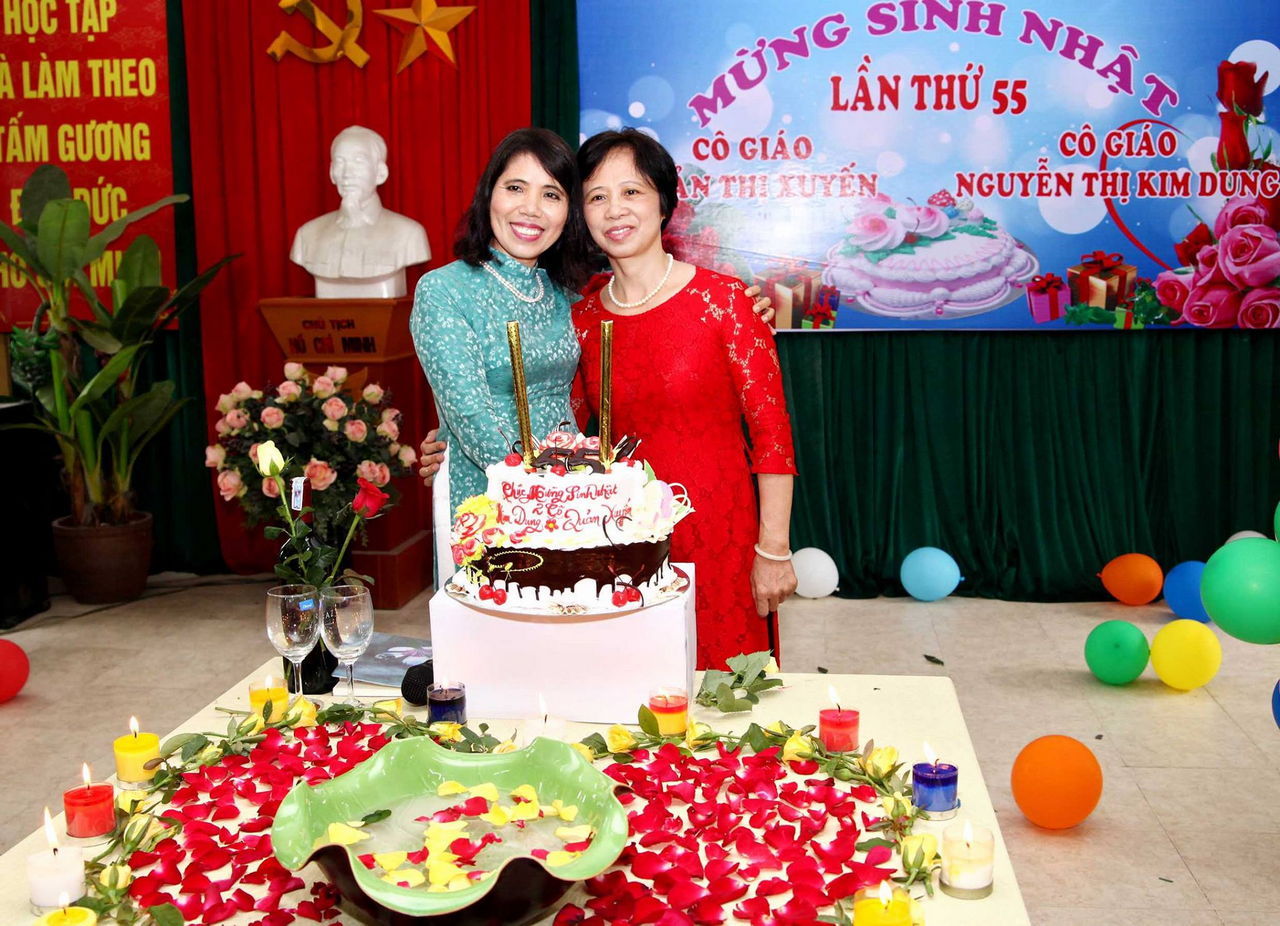 Mừng sinh nhật hai c� gi�o Kim Dung, Quản Xuyến